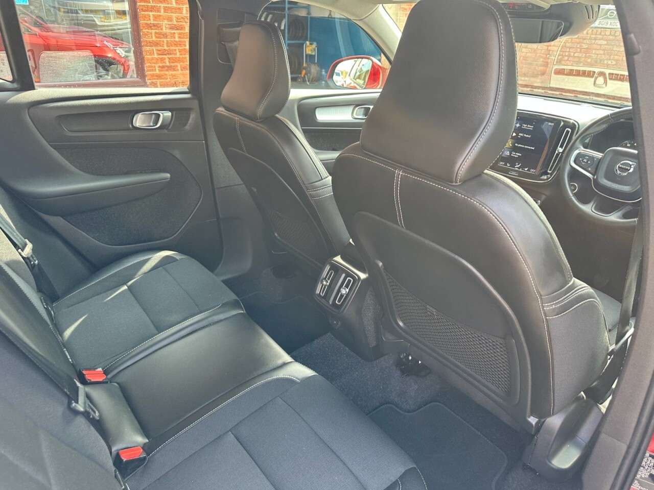 2019 VOLVO XC40 2019 VOLVO XC40