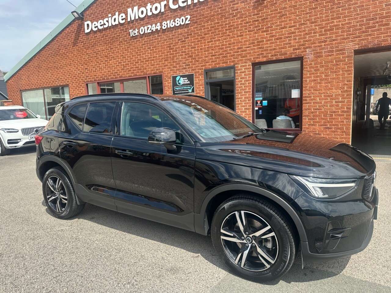 A 2023 VOLVO XC40 2.0 B3 MHEV Plus Dark SUV 5dr Petrol Hybrid DCT Auto Euro 6 (s/s) (163 ps) A 2023 VOLVO XC40 2.0 B3 MHEV Plus Dark SUV 5dr Petrol Hybrid DCT Auto Euro 6 (s/s) (163 ps)
