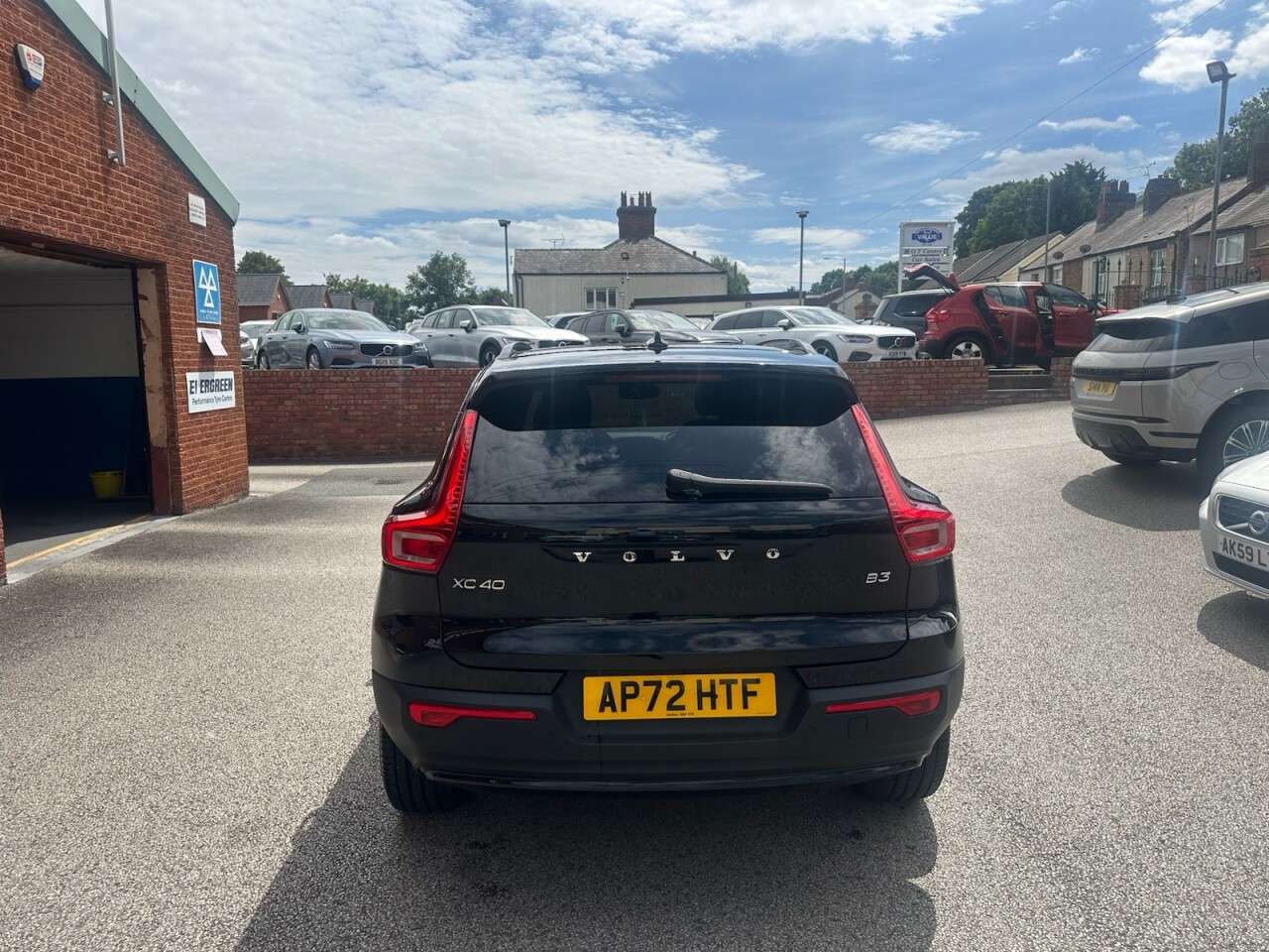 2023 VOLVO XC40 2023 VOLVO XC40