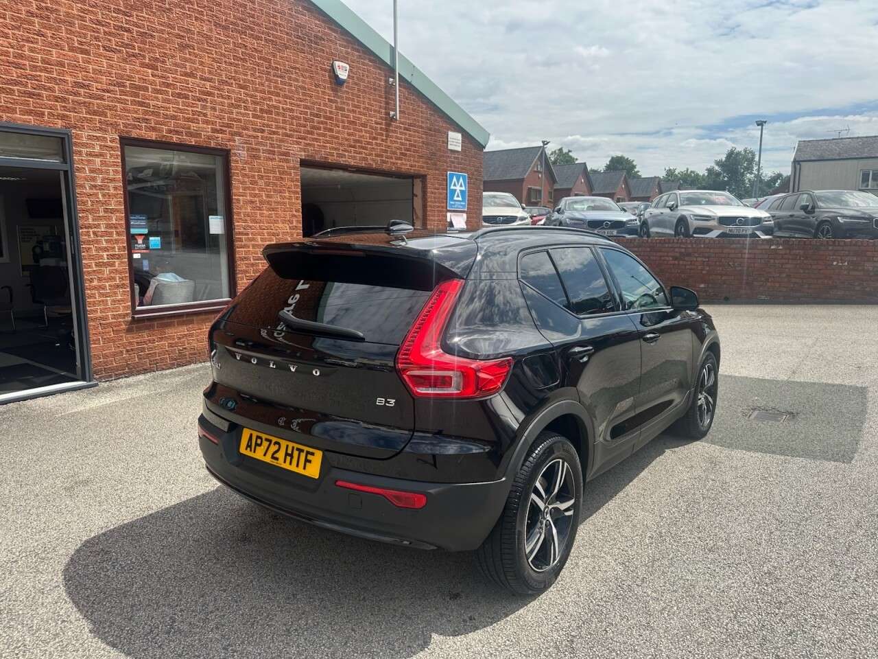 2023 VOLVO XC40 2023 VOLVO XC40