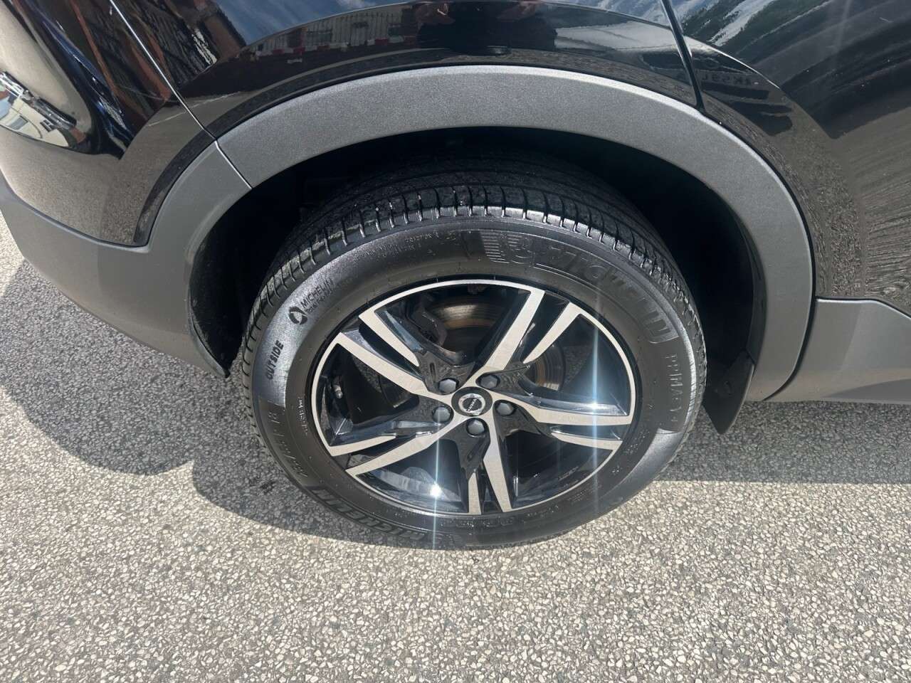 2023 VOLVO XC40 2023 VOLVO XC40