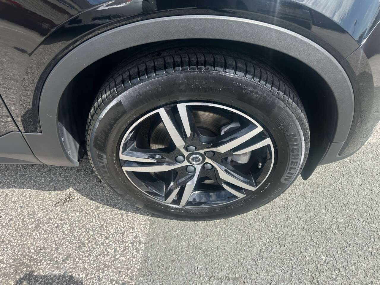 2023 VOLVO XC40 2023 VOLVO XC40
