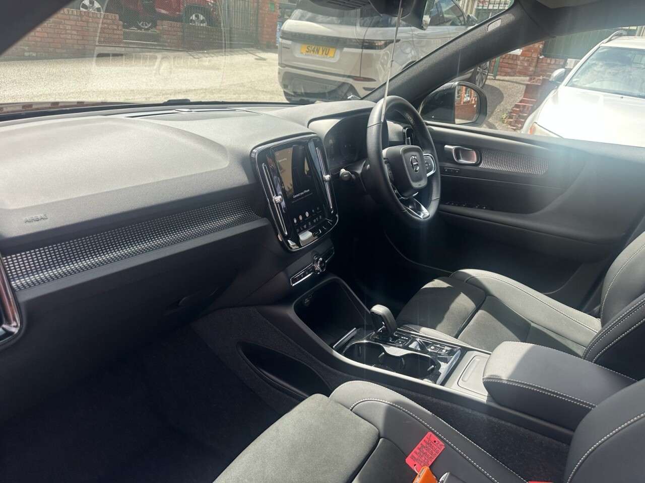 2023 VOLVO XC40 2023 VOLVO XC40