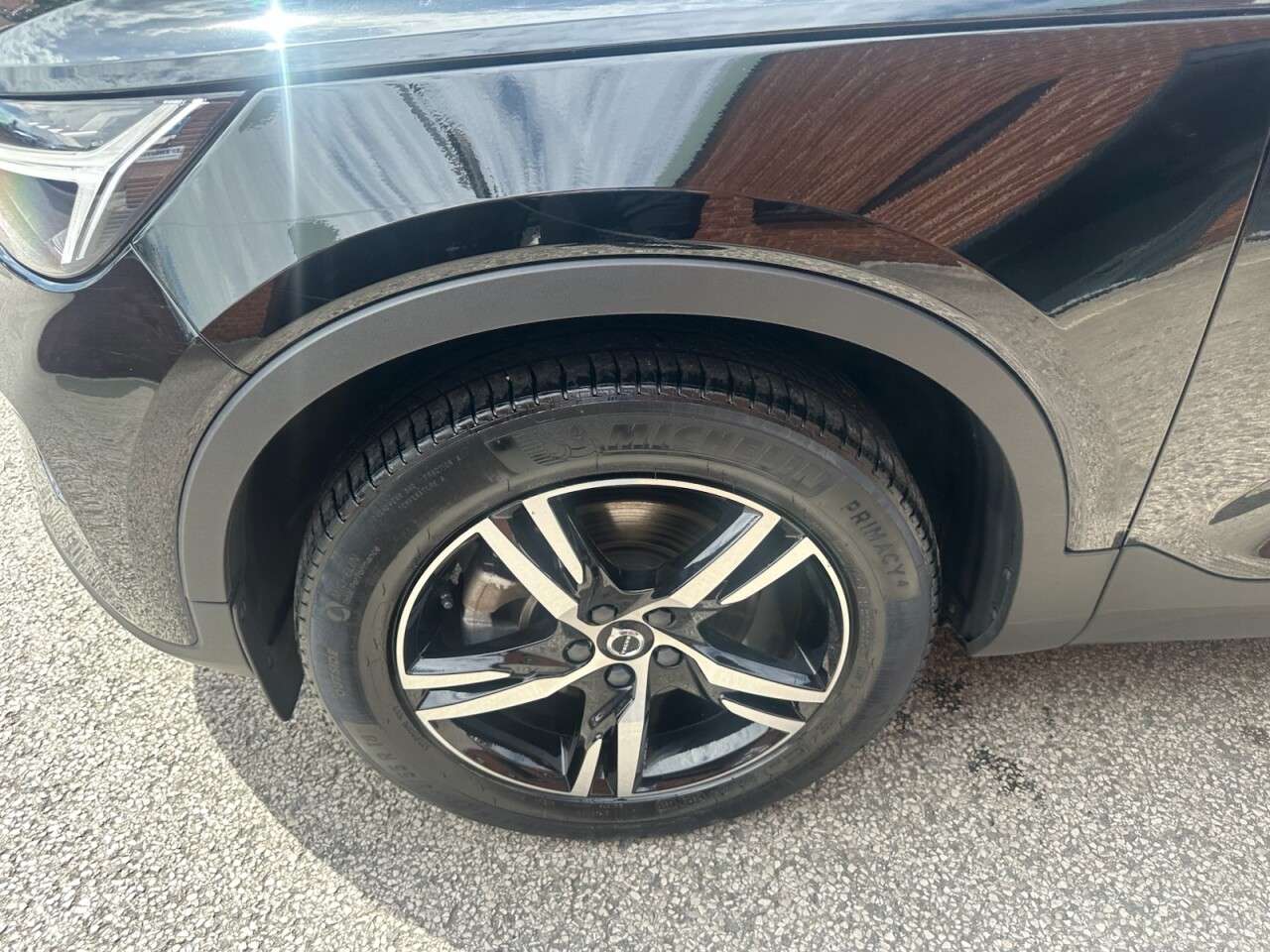 2023 VOLVO XC40 2023 VOLVO XC40