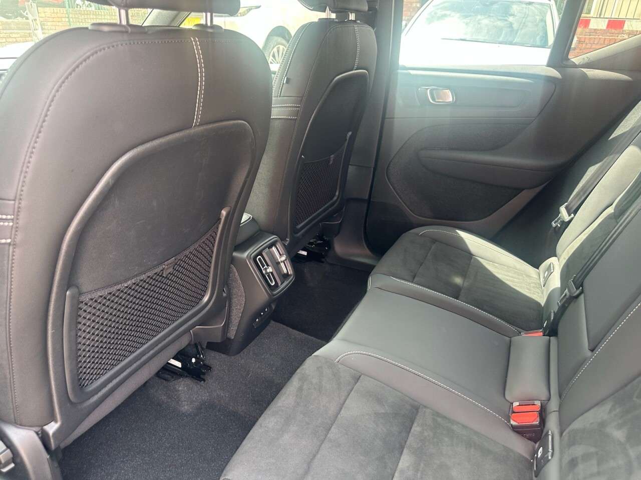 2023 VOLVO XC40 2023 VOLVO XC40