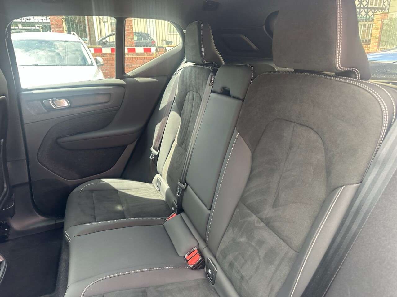 2023 VOLVO XC40 2023 VOLVO XC40
