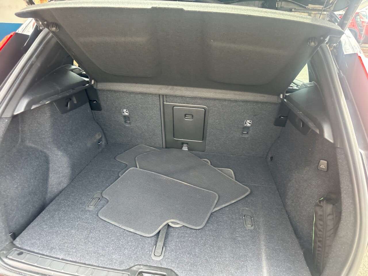 2023 VOLVO XC40 2023 VOLVO XC40