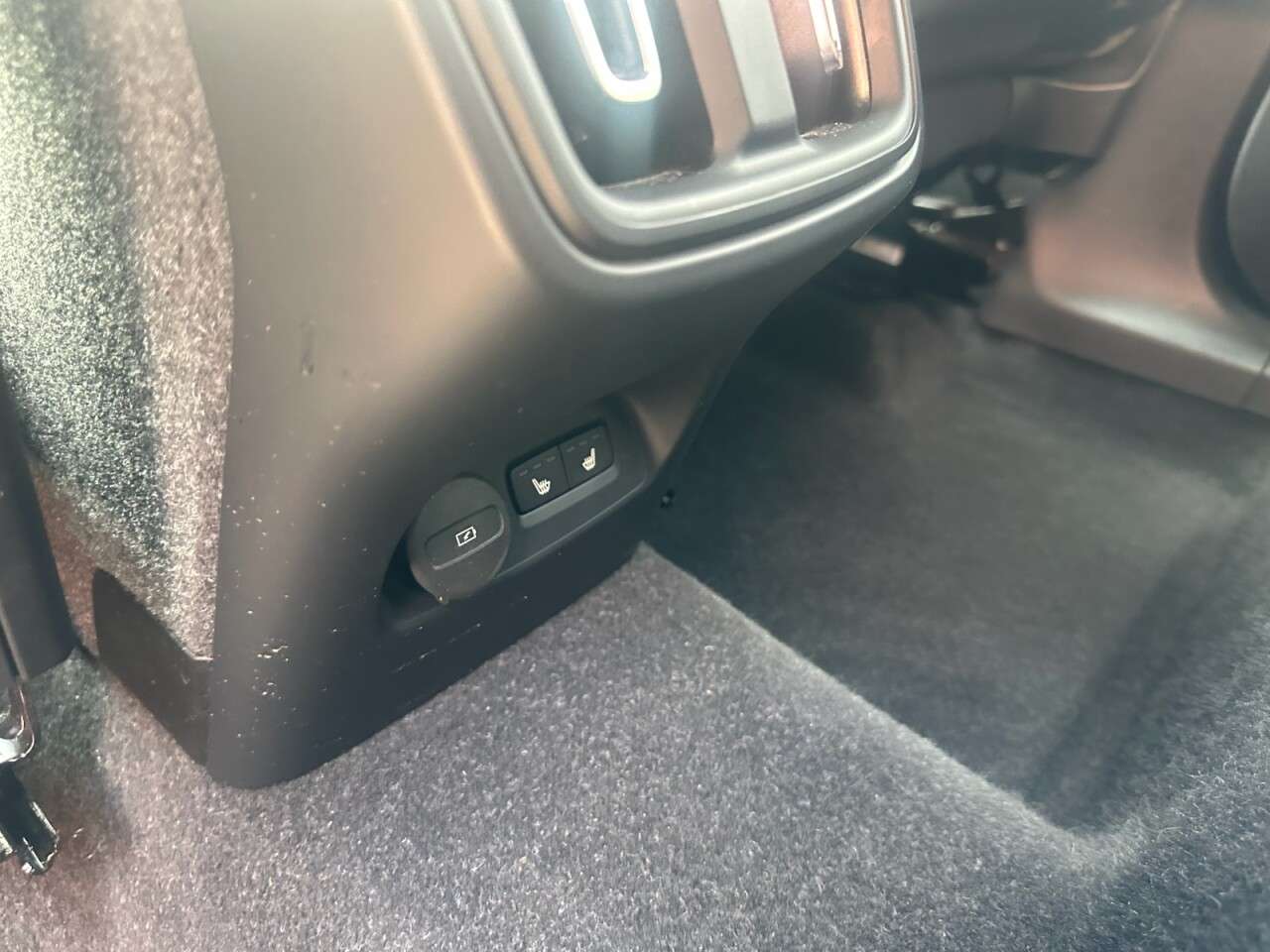 2023 VOLVO XC40 2023 VOLVO XC40