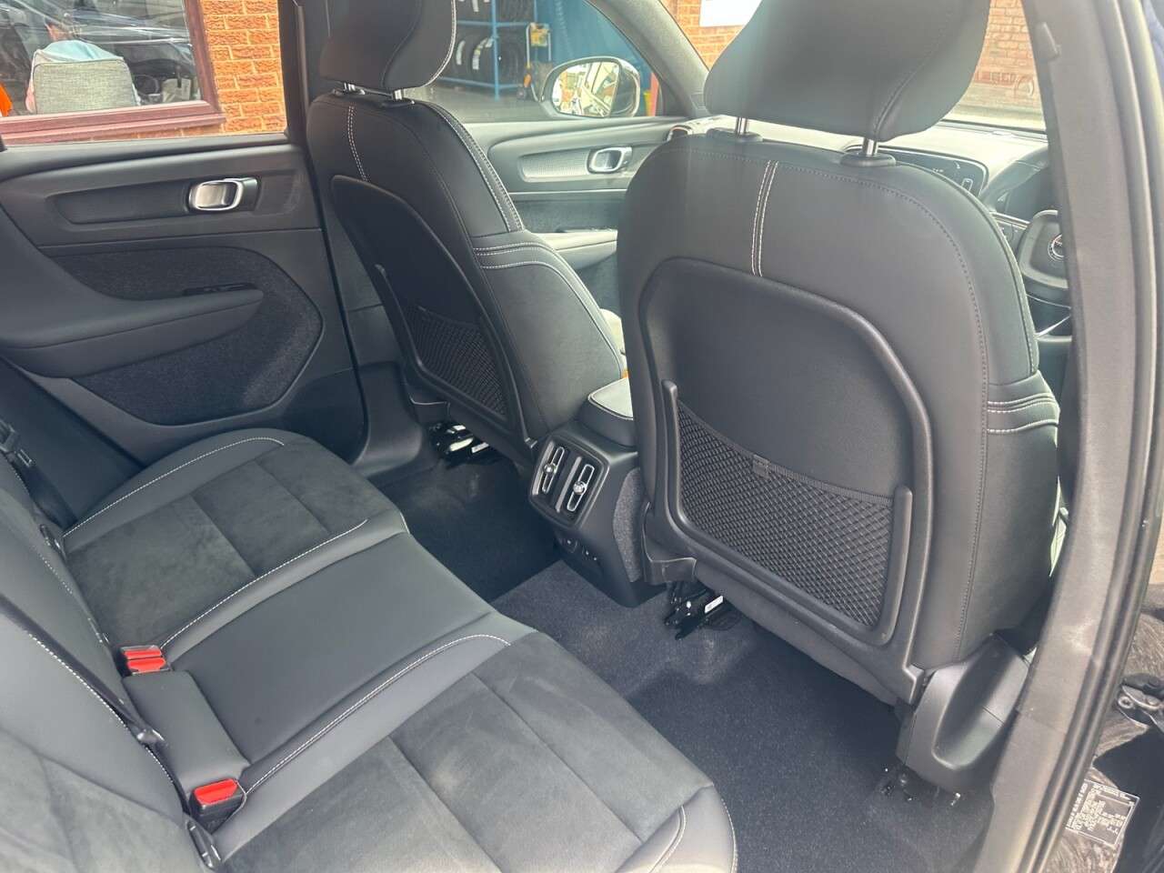 2023 VOLVO XC40 2023 VOLVO XC40