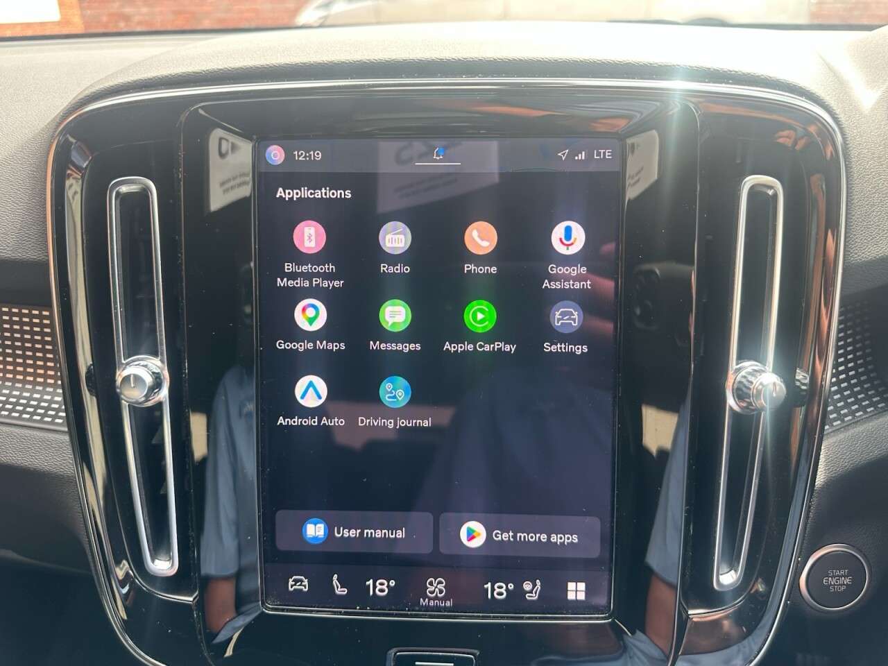 2023 VOLVO XC40 2023 VOLVO XC40