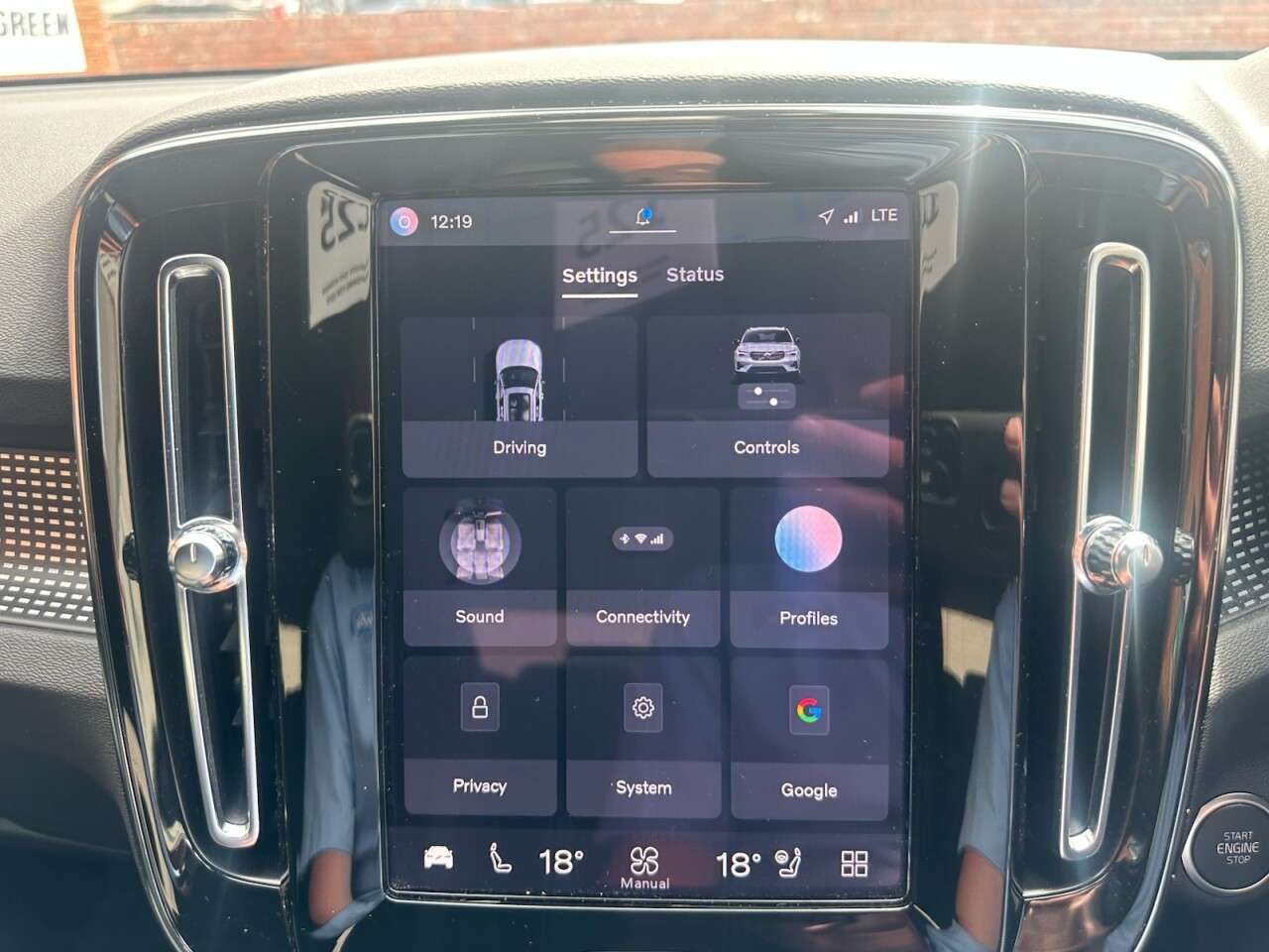 2023 VOLVO XC40 2023 VOLVO XC40
