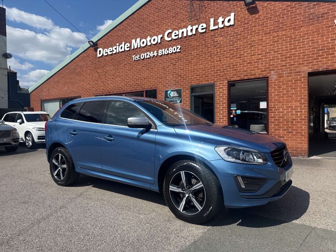 A 2017 VOLVO XC60 2.4 D4 R-Design Lux Nav SUV 5dr Diesel Auto AWD Euro 6 (s/s) (190 ps) Rear A 2017 VOLVO XC60 2.4 D4 R-Design Lux Nav SUV 5dr Diesel Auto AWD Euro 6 (s/s) (190 ps) Rear