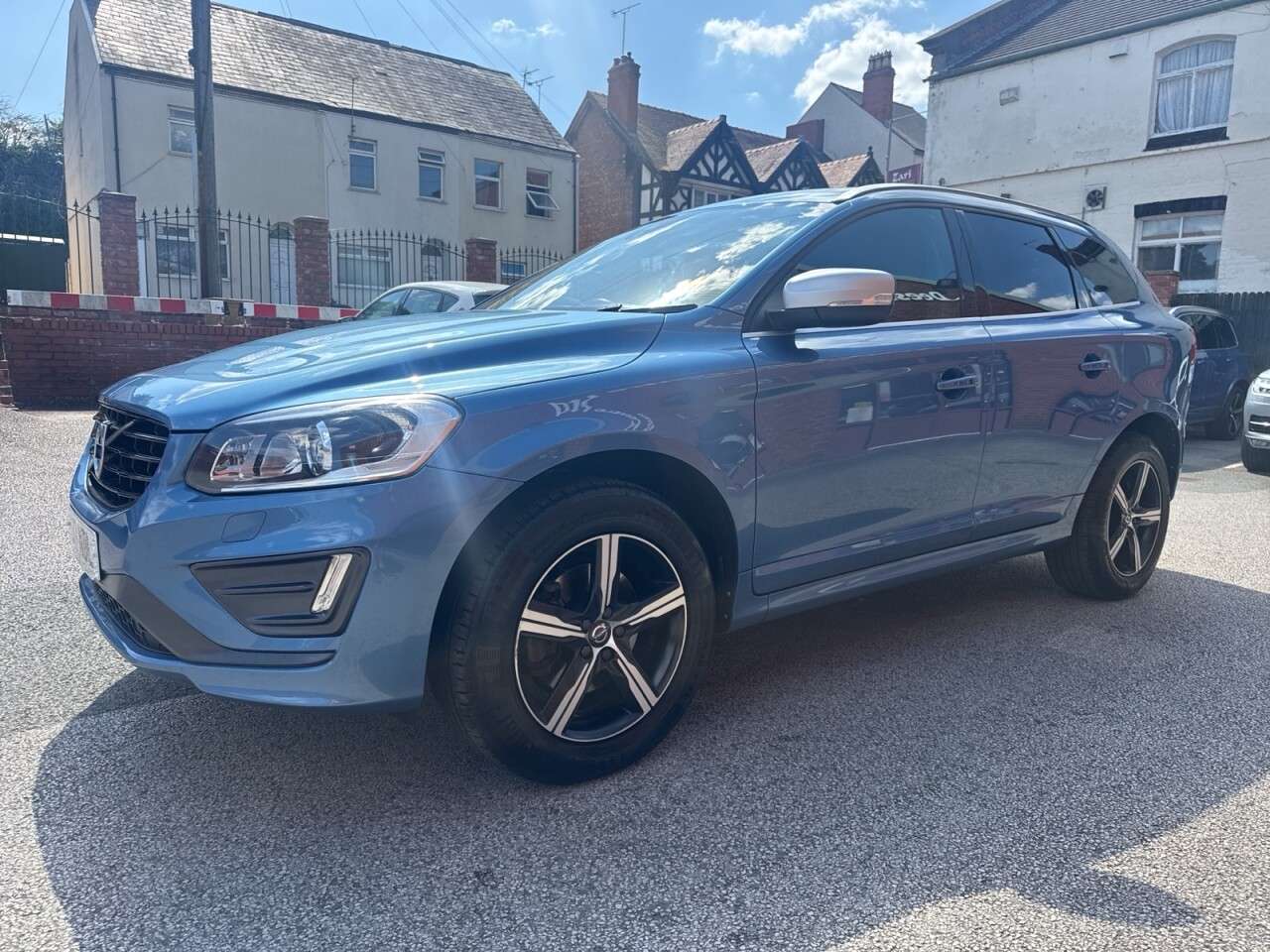 A 2017 VOLVO XC60 2.4 D4 R-Design Lux Nav SUV 5dr Diesel Auto AWD Euro 6 (s/s) (190 ps) Rear A 2017 VOLVO XC60 2.4 D4 R-Design Lux Nav SUV 5dr Diesel Auto AWD Euro 6 (s/s) (190 ps) Rear