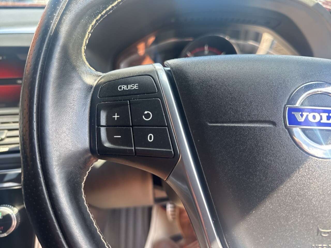 2017 VOLVO XC60 2017 VOLVO XC60