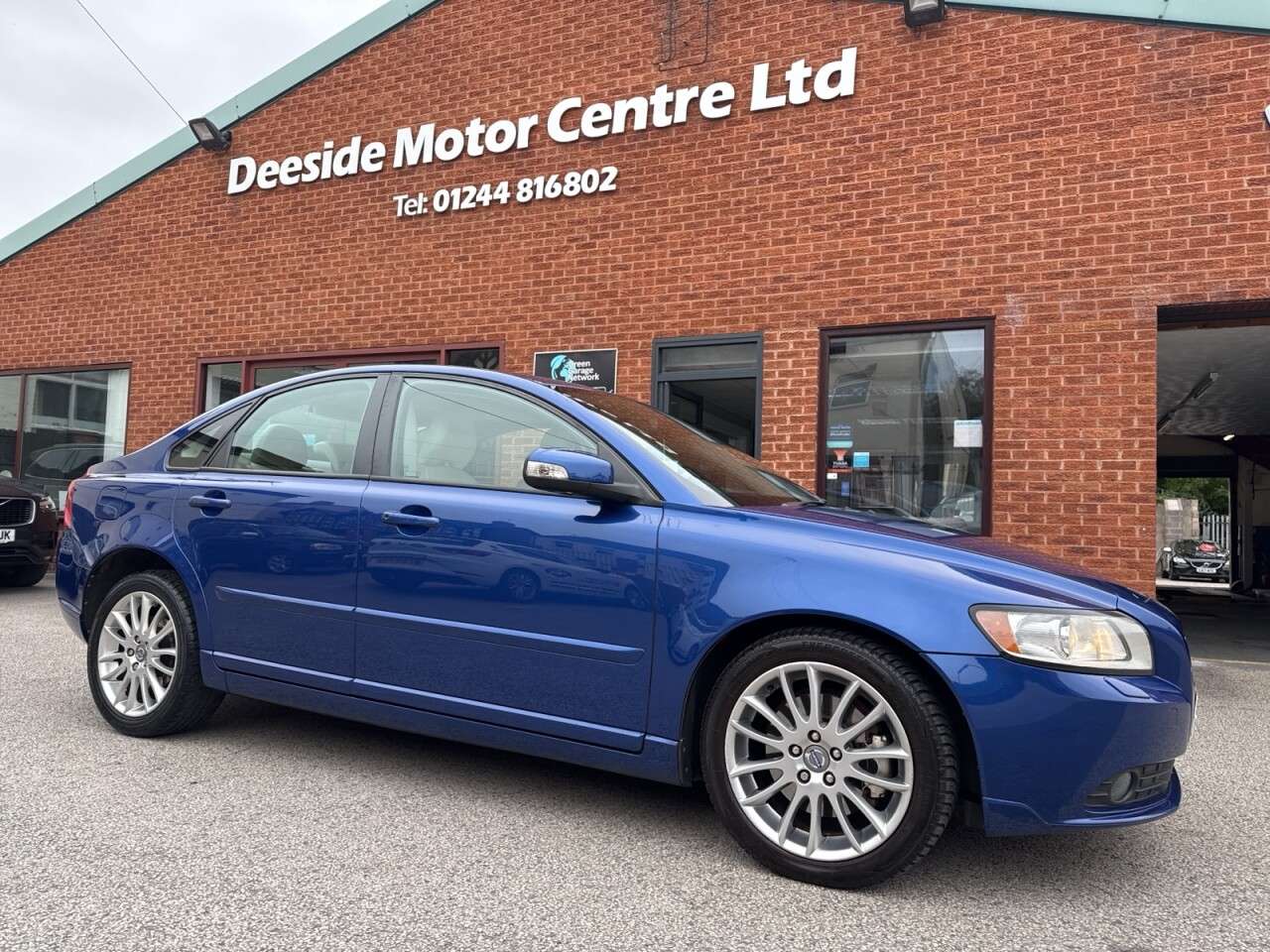 A 2008 VOLVO S40 2.0D SE Lux Saloon 4dr Diesel Manual Euro 4 (136 ps) A 2008 VOLVO S40 2.0D SE Lux Saloon 4dr Diesel Manual Euro 4 (136 ps)