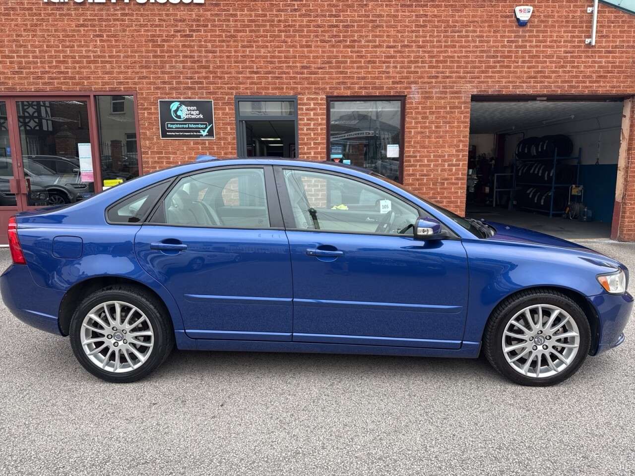 A 2008 VOLVO S40 2.0D SE Lux Saloon 4dr Diesel Manual Euro 4 (136 ps) A 2008 VOLVO S40 2.0D SE Lux Saloon 4dr Diesel Manual Euro 4 (136 ps)