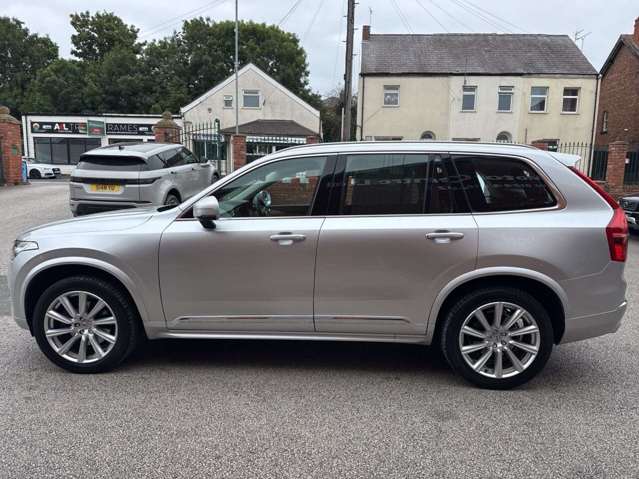 A 2019 VOLVO XC90 2.0 D5 PowerPulse Inscription SUV 5dr Diesel Auto 4WD Euro 6 (s/s) (235 ps) A 2019 VOLVO XC90 2.0 D5 PowerPulse Inscription SUV 5dr Diesel Auto 4WD Euro 6 (s/s) (235 ps)
