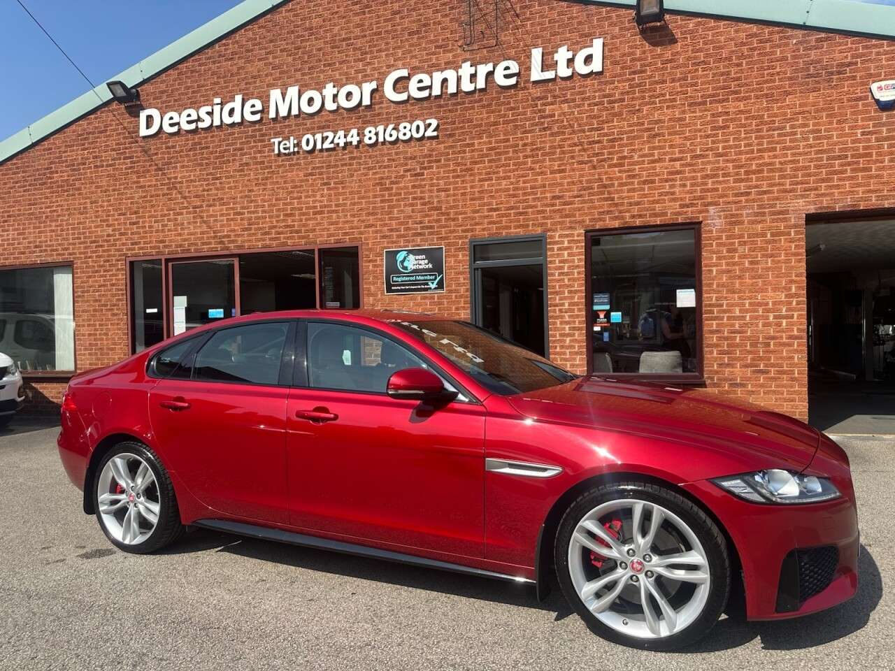 A 2015 JAGUAR XF 3.0d V6 S Saloon 4dr Diesel Auto Euro 6 (s/s) (300 ps) Rear view camera plu A 2015 JAGUAR XF 3.0d V6 S Saloon 4dr Diesel Auto Euro 6 (s/s) (300 ps) Rear view camera plu