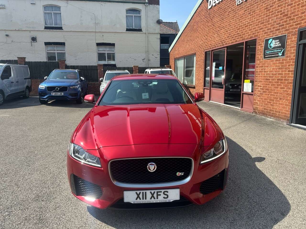 A 2015 JAGUAR XF 3.0d V6 S Saloon 4dr Diesel Auto Euro 6 (s/s) (300 ps) Rear view camera plu A 2015 JAGUAR XF 3.0d V6 S Saloon 4dr Diesel Auto Euro 6 (s/s) (300 ps) Rear view camera plu
