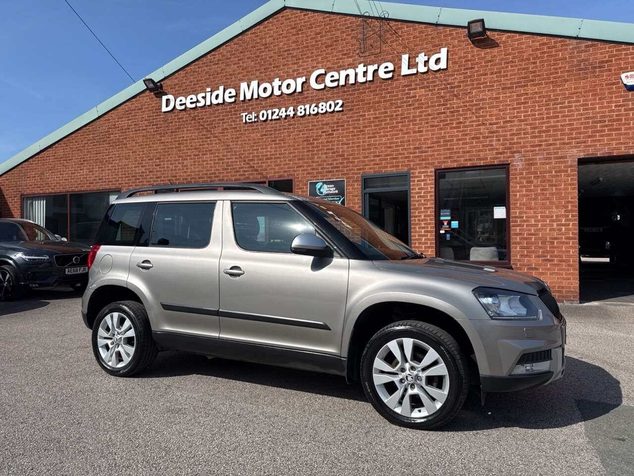 A 2015 SKODA YETI 2.0 TDI SE L Outdoor 5dr Diesel Manual 4WD Euro 6 (s/s) (150 ps) Rear parki A 2015 SKODA YETI 2.0 TDI SE L Outdoor 5dr Diesel Manual 4WD Euro 6 (s/s) (150 ps) Rear parki