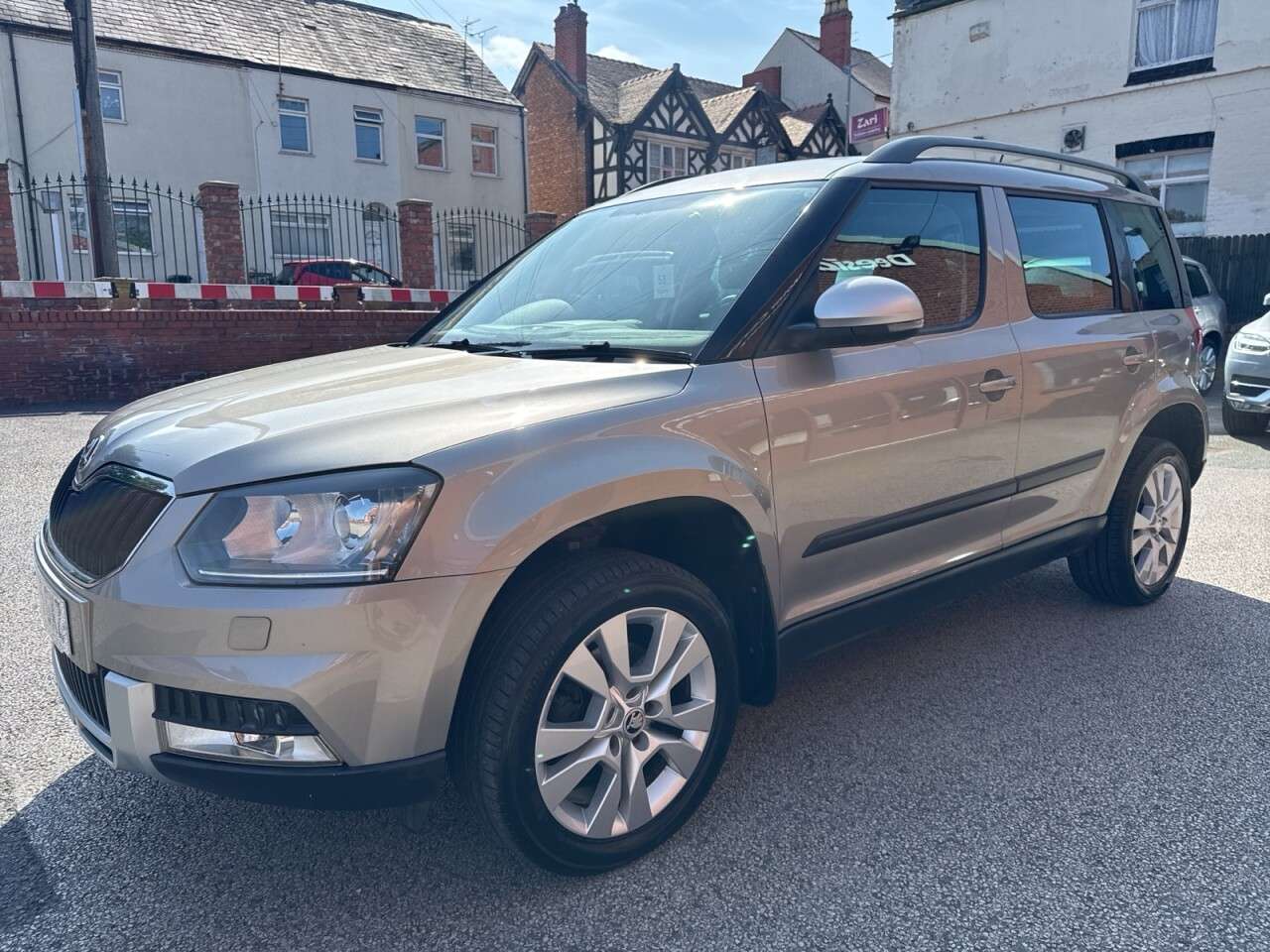 A 2015 SKODA YETI 2.0 TDI SE L Outdoor 5dr Diesel Manual 4WD Euro 6 (s/s) (150 ps) Rear parki A 2015 SKODA YETI 2.0 TDI SE L Outdoor 5dr Diesel Manual 4WD Euro 6 (s/s) (150 ps) Rear parki