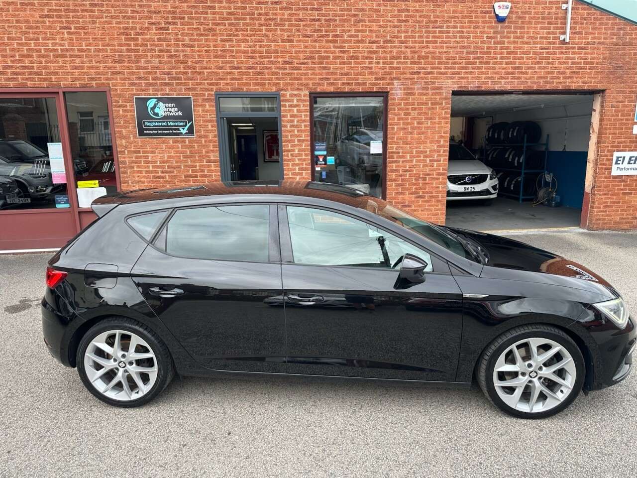 A 2018 SEAT LEON 2.0 TDI FR Technology Hatchback 5dr Diesel DSG Euro 6 (s/s) (184 ps) Rear p A 2018 SEAT LEON 2.0 TDI FR Technology Hatchback 5dr Diesel DSG Euro 6 (s/s) (184 ps) Rear p