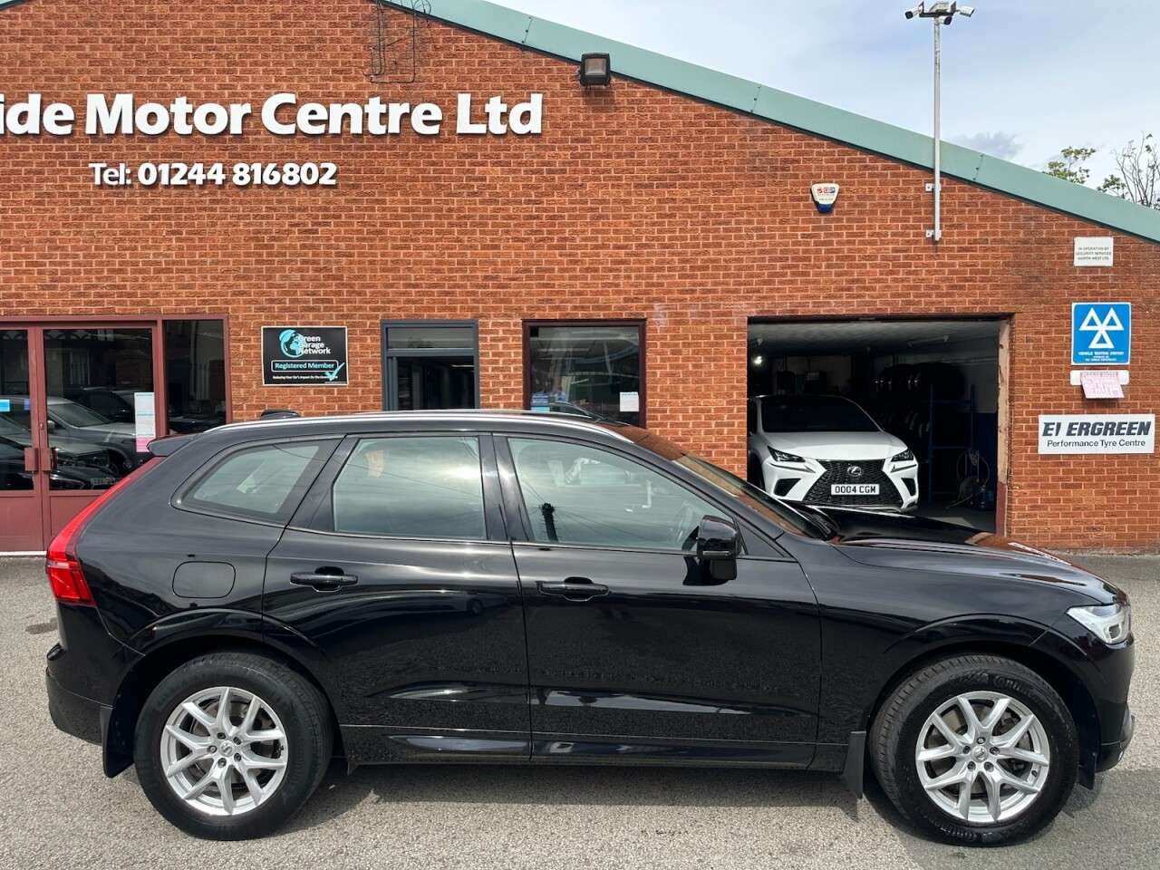 A 2018 VOLVO XC60 2.0 D4 Momentum SUV 5dr Diesel Manual AWD Euro 6 (s/s) (190 ps) Rear view c A 2018 VOLVO XC60 2.0 D4 Momentum SUV 5dr Diesel Manual AWD Euro 6 (s/s) (190 ps) Rear view c