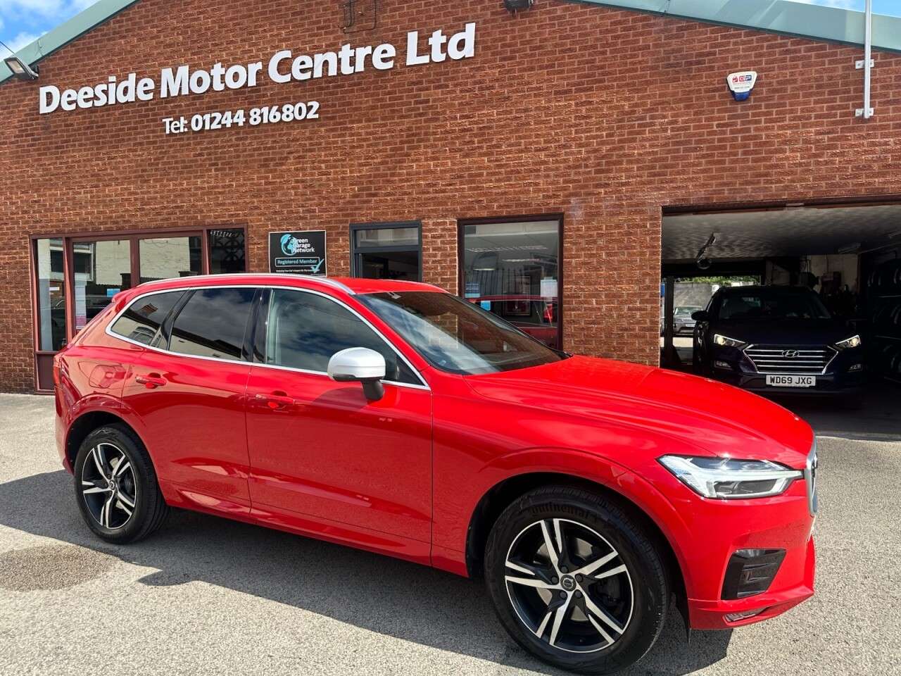 A 2018 VOLVO XC60 2.0 D4 R-Design SUV 5dr Diesel Auto AWD Euro 6 (s/s) (190 ps) Rear parking A 2018 VOLVO XC60 2.0 D4 R-Design SUV 5dr Diesel Auto AWD Euro 6 (s/s) (190 ps) Rear parking