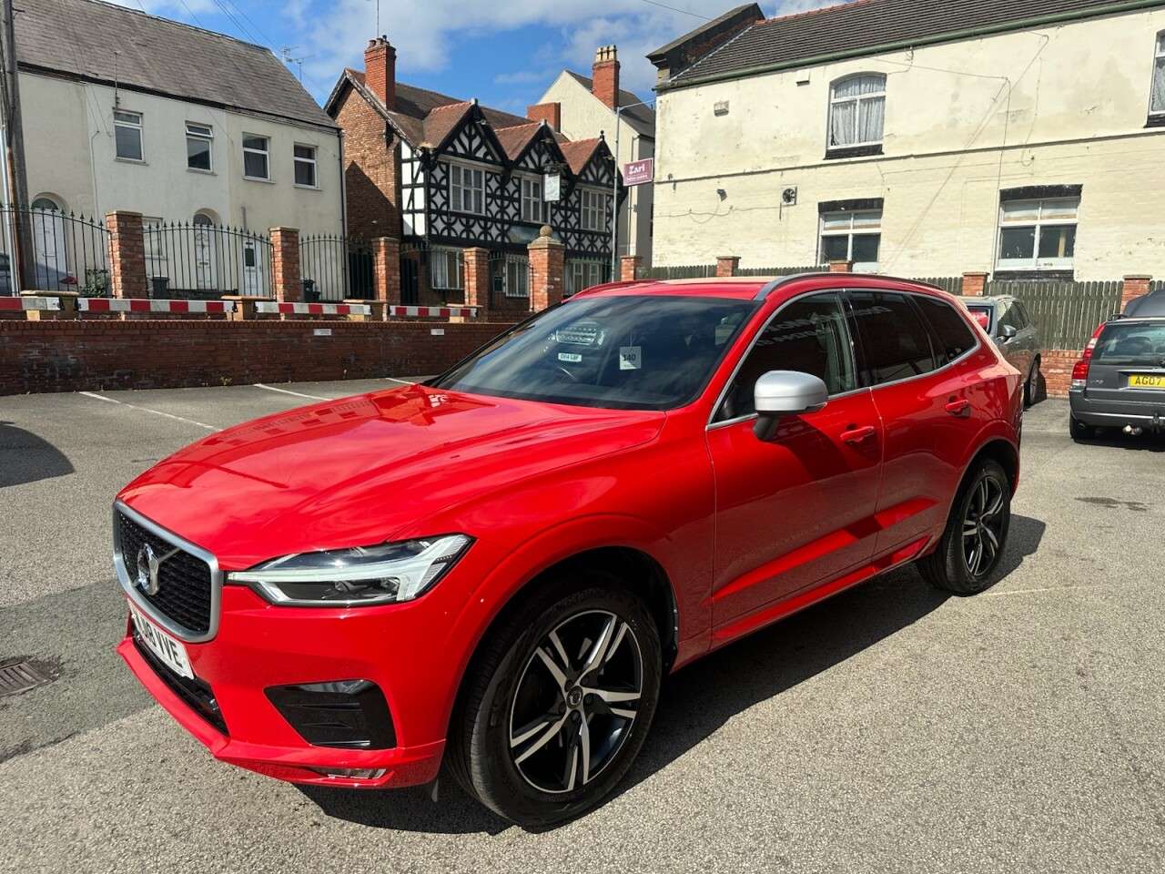 A 2018 VOLVO XC60 2.0 D4 R-Design SUV 5dr Diesel Auto AWD Euro 6 (s/s) (190 ps) Rear parking A 2018 VOLVO XC60 2.0 D4 R-Design SUV 5dr Diesel Auto AWD Euro 6 (s/s) (190 ps) Rear parking