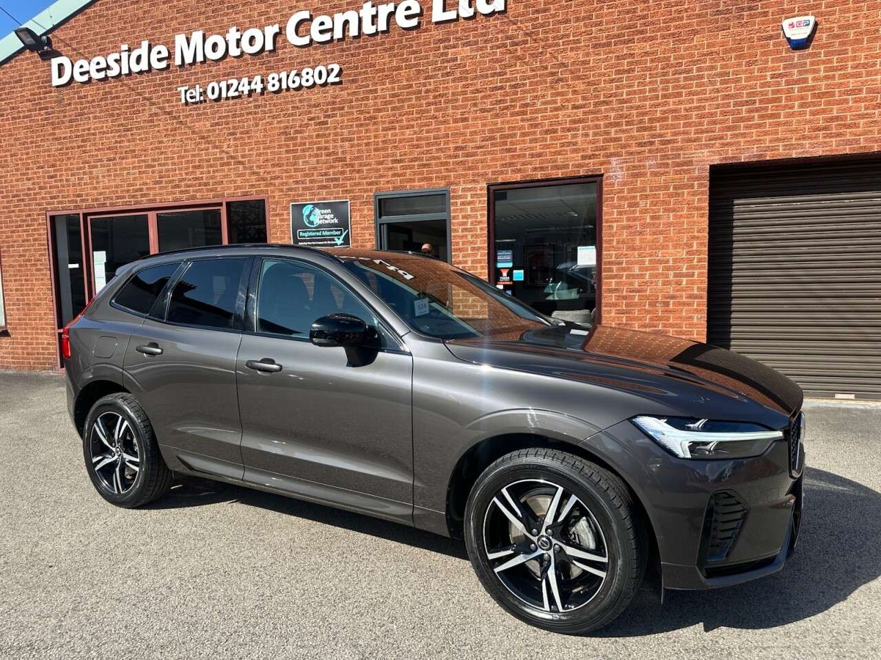 A 2022 VOLVO XC60 2.0 B5 MHEV R-Design SUV 5dr Petrol Hybrid Auto AWD Euro 6 (s/s) (250 ps) R A 2022 VOLVO XC60 2.0 B5 MHEV R-Design SUV 5dr Petrol Hybrid Auto AWD Euro 6 (s/s) (250 ps) R