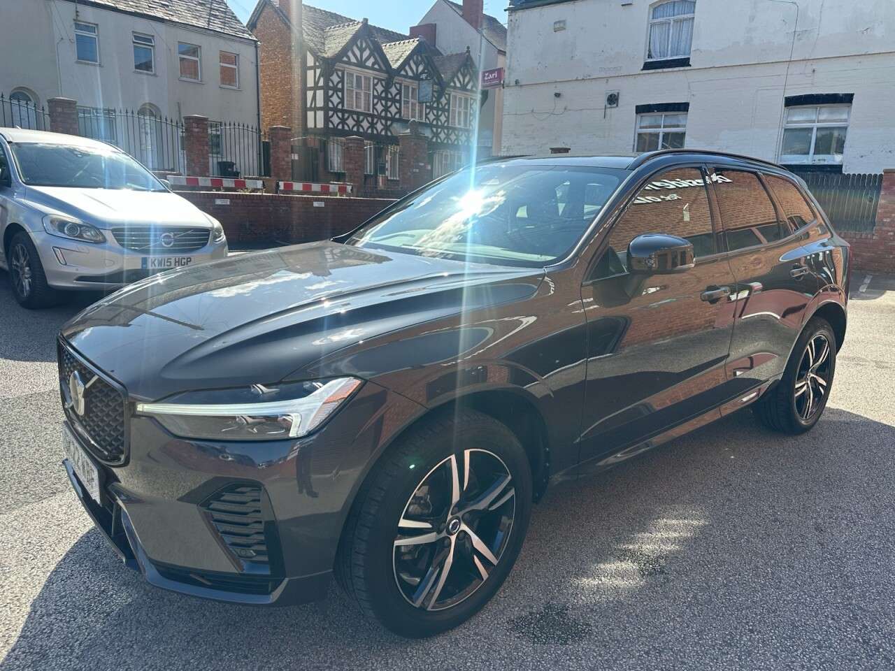 A 2022 VOLVO XC60 2.0 B5 MHEV R-Design SUV 5dr Petrol Hybrid Auto AWD Euro 6 (s/s) (250 ps) R A 2022 VOLVO XC60 2.0 B5 MHEV R-Design SUV 5dr Petrol Hybrid Auto AWD Euro 6 (s/s) (250 ps) R