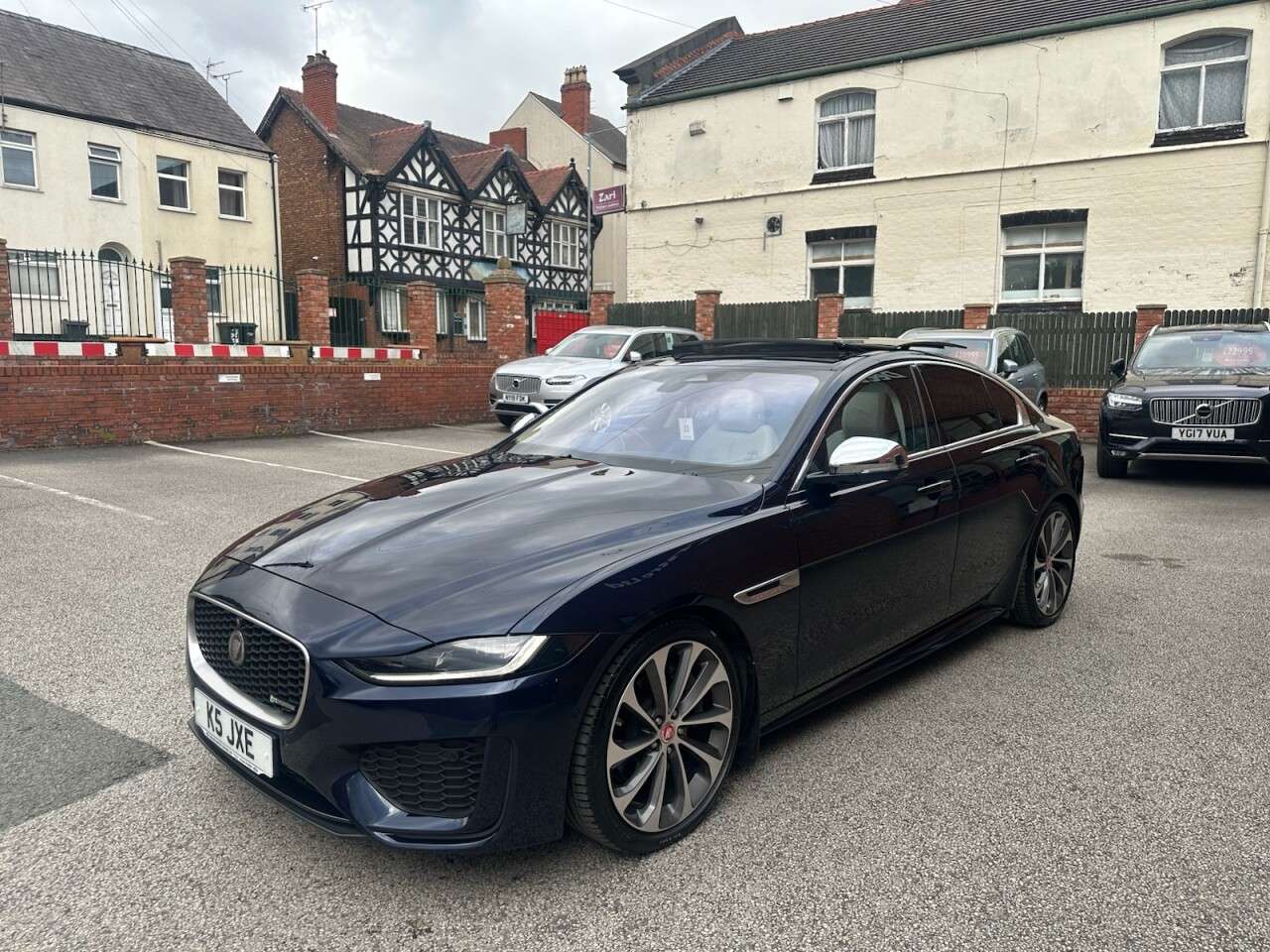 A 2020 JAGUAR XE 2.0 D200 MHEV R-Dynamic HSE Saloon 4dr Diesel Auto Euro 6 (s/s) (204 ps) A 2020 JAGUAR XE 2.0 D200 MHEV R-Dynamic HSE Saloon 4dr Diesel Auto Euro 6 (s/s) (204 ps)