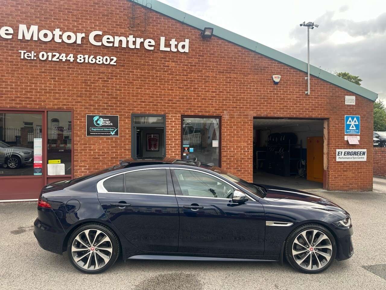A 2020 JAGUAR XE 2.0 D200 MHEV R-Dynamic HSE Saloon 4dr Diesel Auto Euro 6 (s/s) (204 ps) A 2020 JAGUAR XE 2.0 D200 MHEV R-Dynamic HSE Saloon 4dr Diesel Auto Euro 6 (s/s) (204 ps)