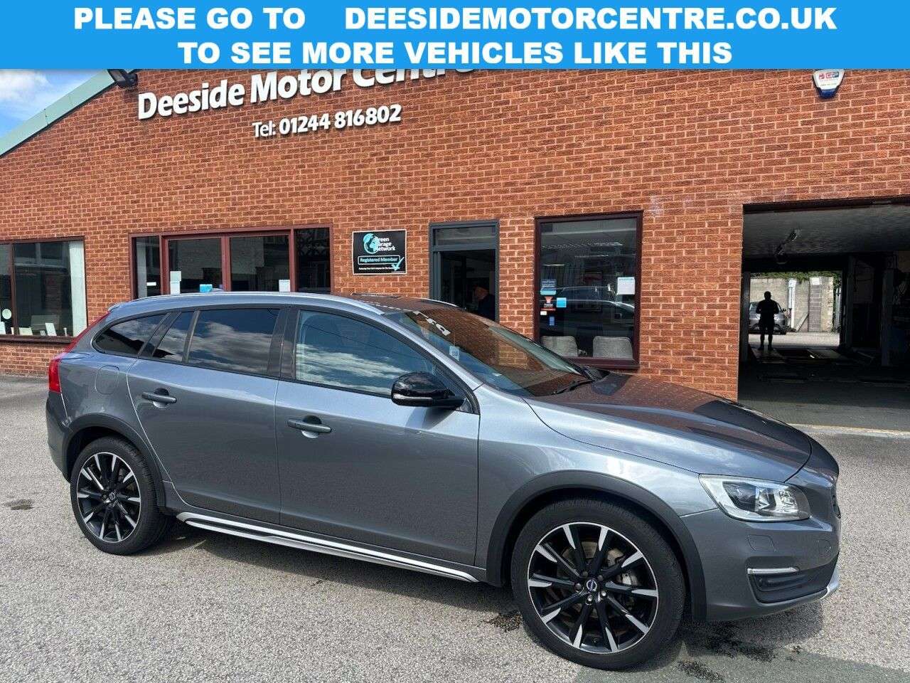 A 2016 VOLVO V60 CROSS COUNTRY 2.4 D4 Lux Nav Estate 5dr Diesel Auto AWD Euro 6 (s/s) (190 ps) A 2016 VOLVO V60 CROSS COUNTRY 2.4 D4 Lux Nav Estate 5dr Diesel Auto AWD Euro 6 (s/s) (190 ps)