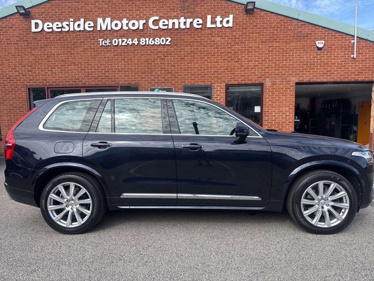 A 2017 VOLVO XC90 2.0 D5 PowerPulse Inscription SUV 5dr Diesel Auto 4WD Euro 6 (s/s) (235 ps) A 2017 VOLVO XC90 2.0 D5 PowerPulse Inscription SUV 5dr Diesel Auto 4WD Euro 6 (s/s) (235 ps)