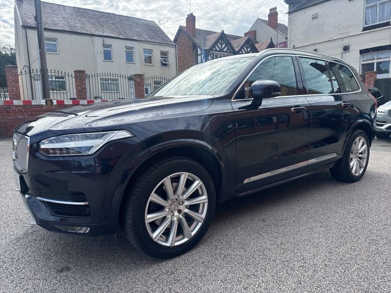 A 2017 VOLVO XC90 2.0 D5 PowerPulse Inscription SUV 5dr Diesel Auto 4WD Euro 6 (s/s) (235 ps) A 2017 VOLVO XC90 2.0 D5 PowerPulse Inscription SUV 5dr Diesel Auto 4WD Euro 6 (s/s) (235 ps)