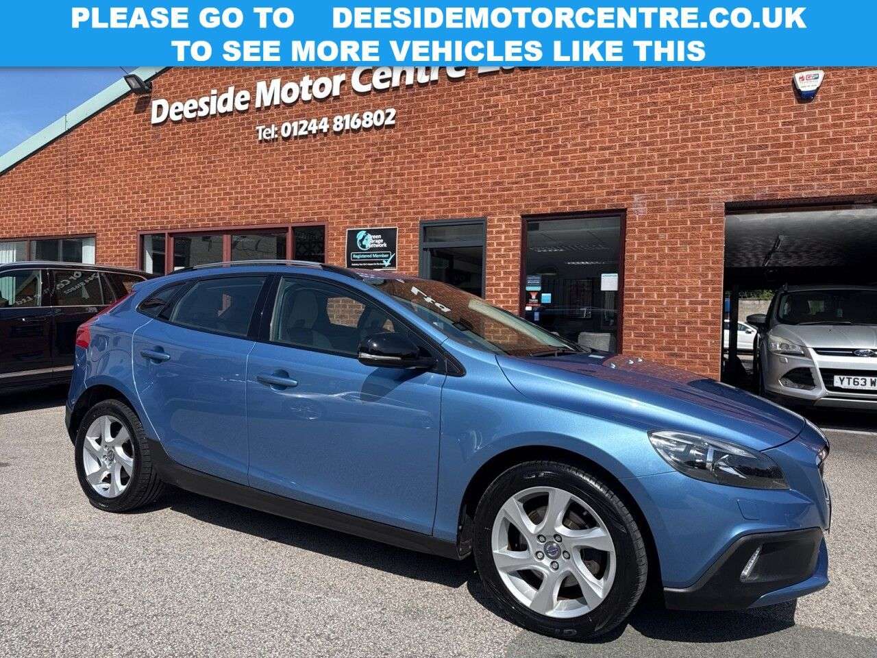 A 2014 VOLVO V40 CROSS COUNTRY 1.6 D2 Lux Hatchback 5dr Diesel Powershift Euro 5 (s/s) (115 ps) A 2014 VOLVO V40 CROSS COUNTRY 1.6 D2 Lux Hatchback 5dr Diesel Powershift Euro 5 (s/s) (115 ps)