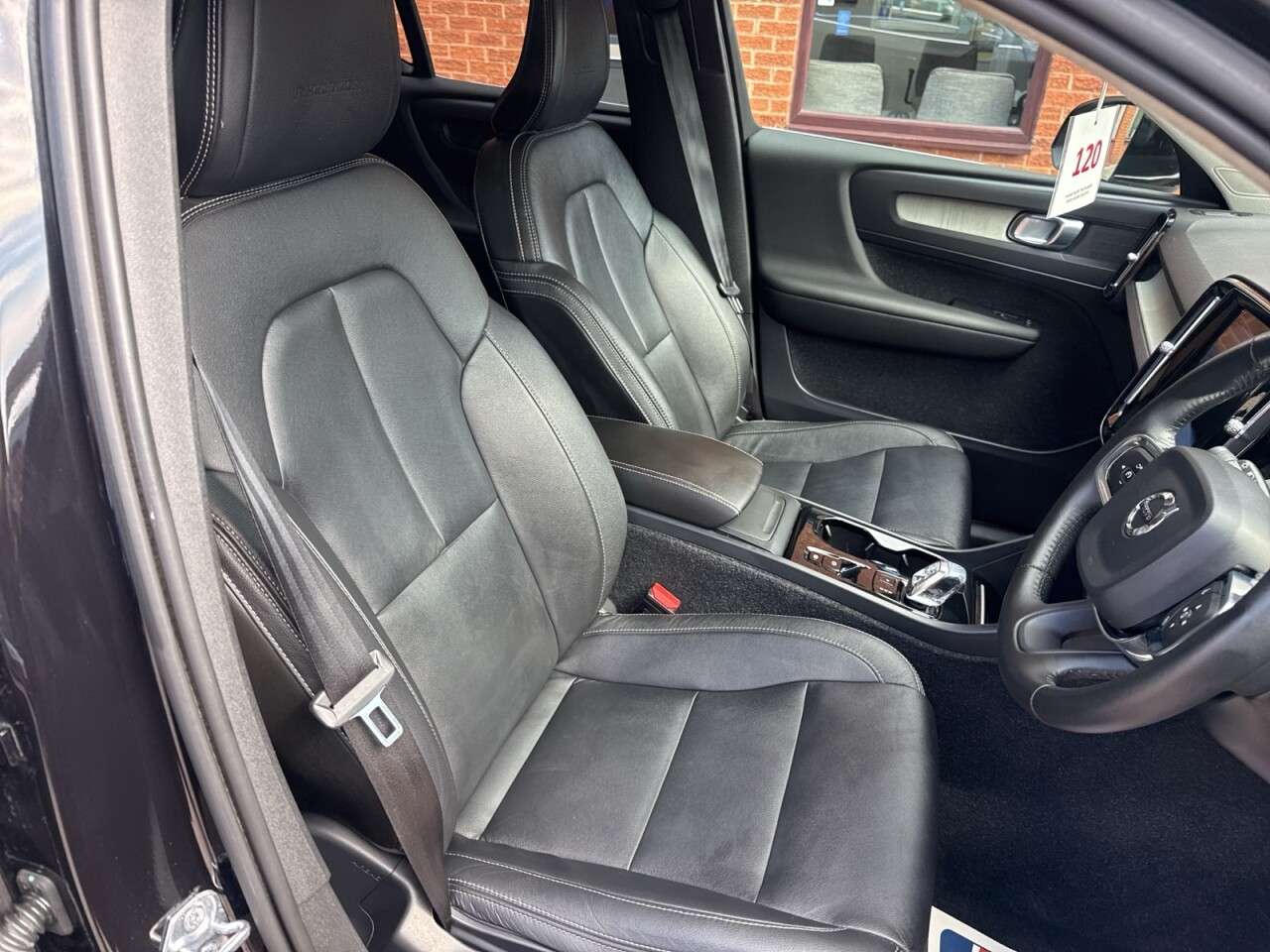 2018 VOLVO XC40 2018 VOLVO XC40