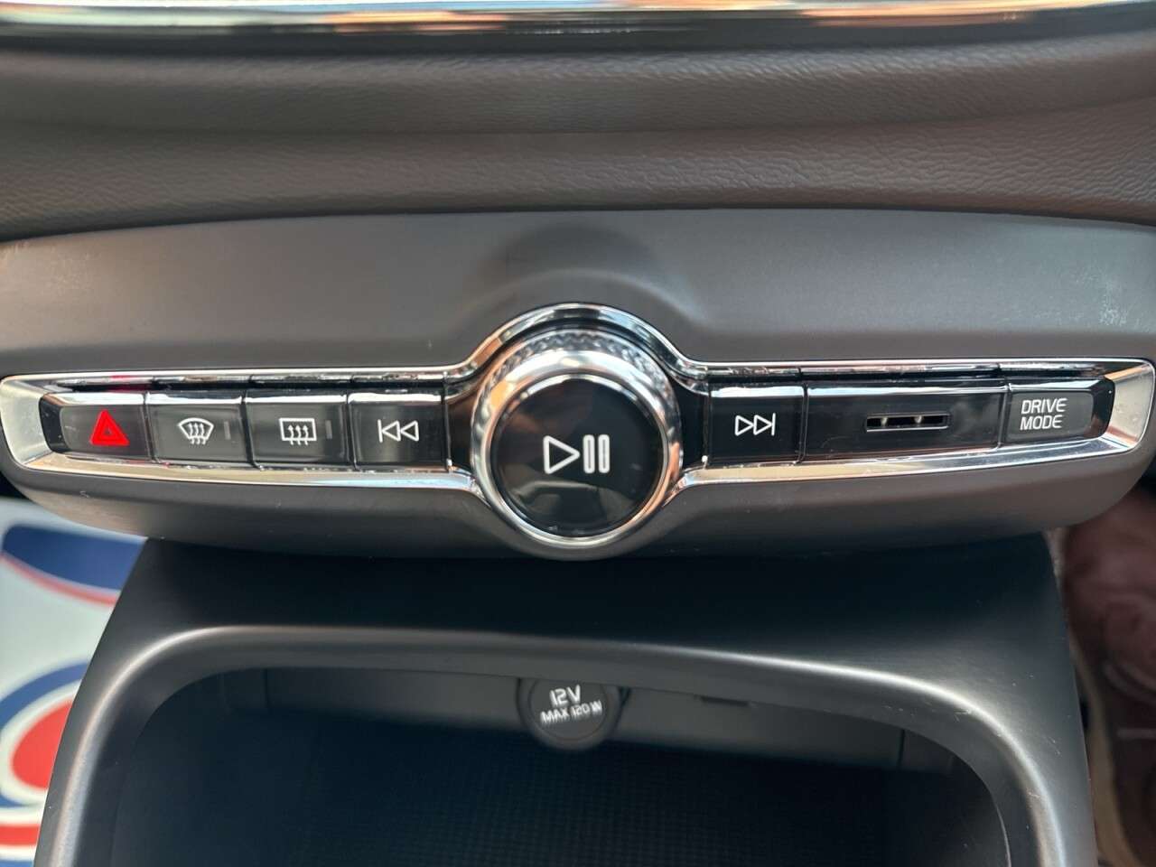 2018 VOLVO XC40 2018 VOLVO XC40
