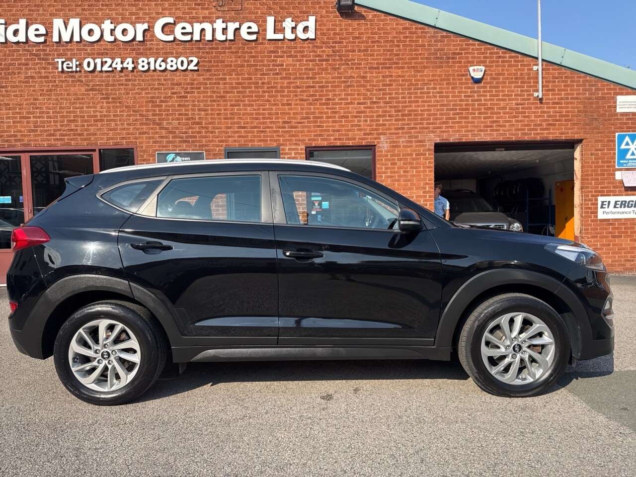 A 2017 HYUNDAI TUCSON 1.7 CRDi Blue Drive SE Nav SUV 5dr Diesel Manual Euro 6 (s/s) (116 ps) Rear A 2017 HYUNDAI TUCSON 1.7 CRDi Blue Drive SE Nav SUV 5dr Diesel Manual Euro 6 (s/s) (116 ps) Rear