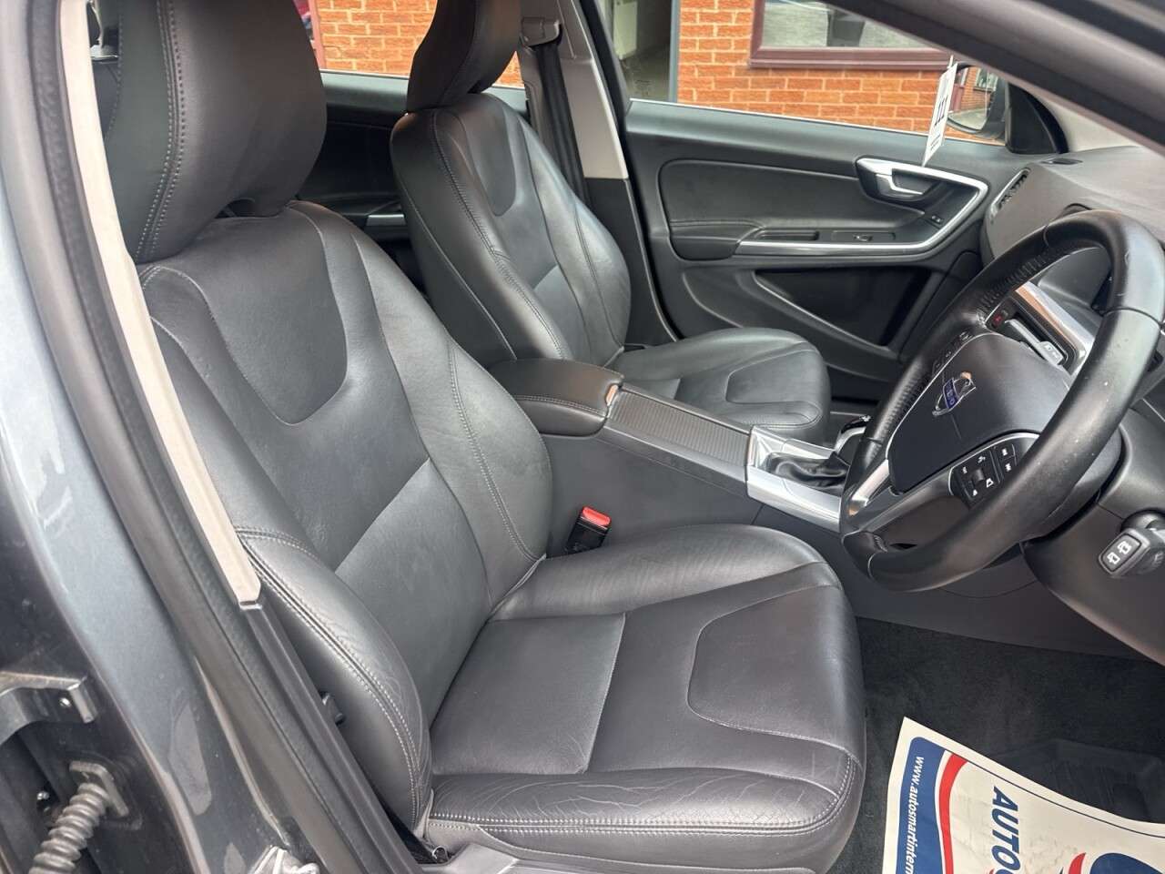2017 VOLVO V60 2017 VOLVO V60