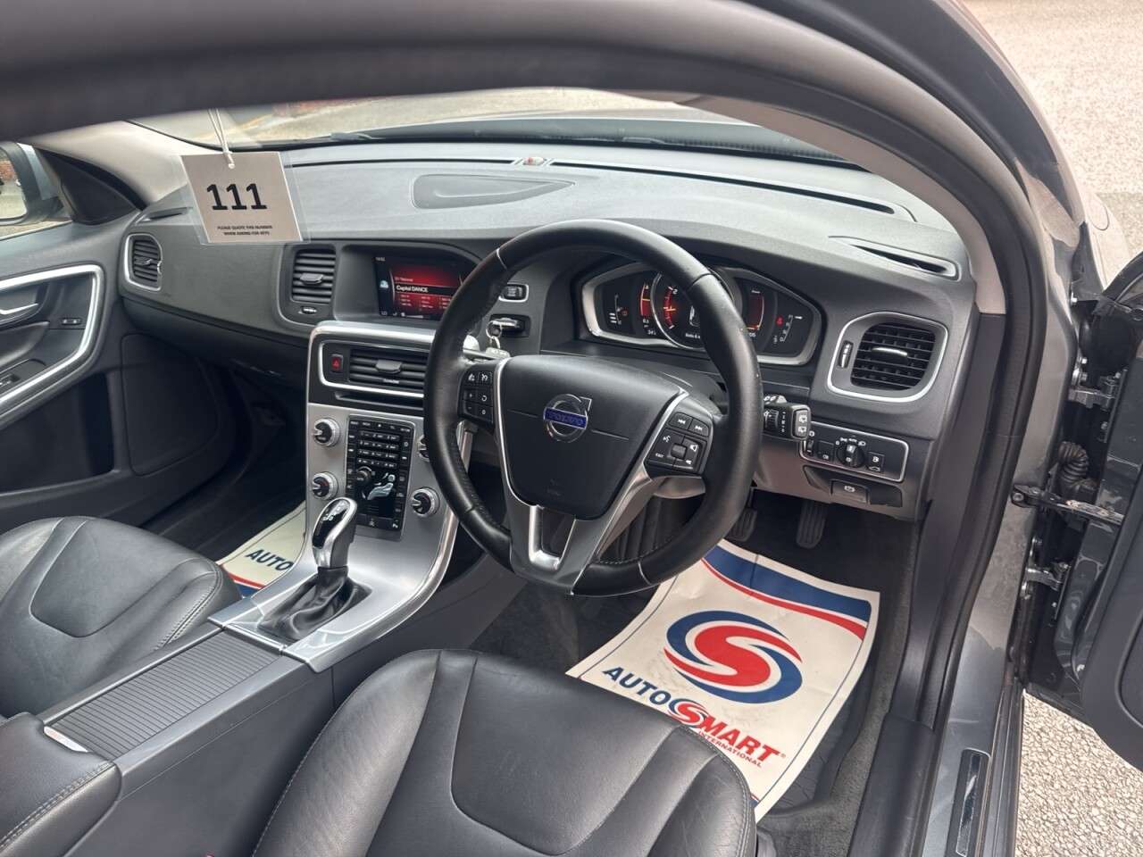 2017 VOLVO V60 2017 VOLVO V60