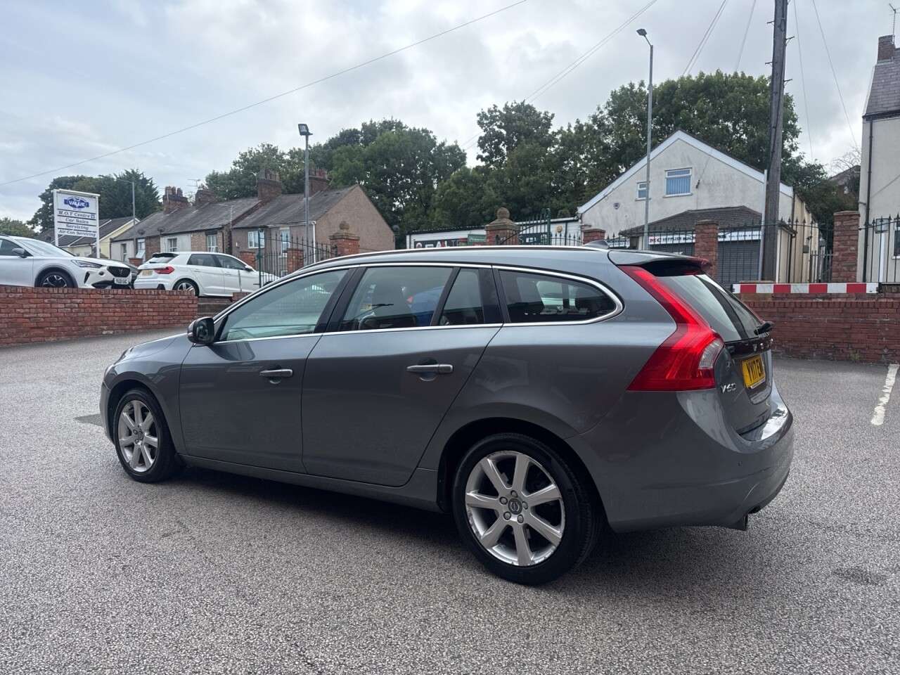 2017 VOLVO V60 2017 VOLVO V60