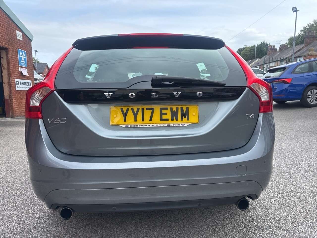 2017 VOLVO V60 2017 VOLVO V60