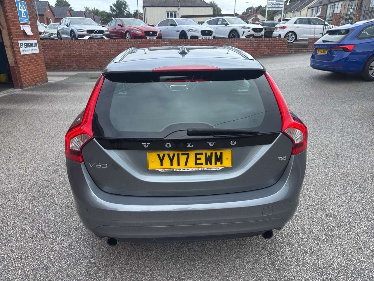 2017 VOLVO V60 2017 VOLVO V60