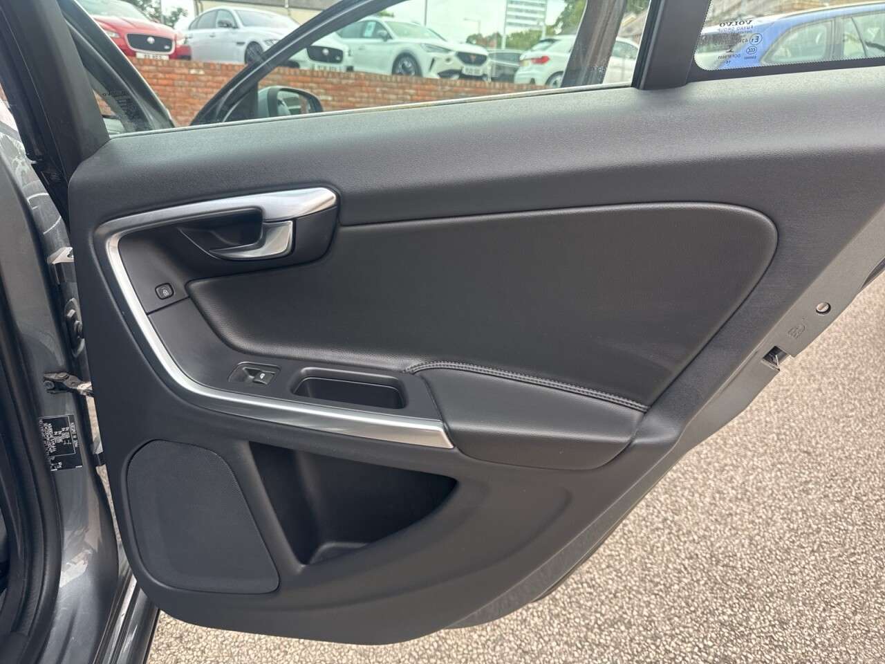 2017 VOLVO V60 2017 VOLVO V60