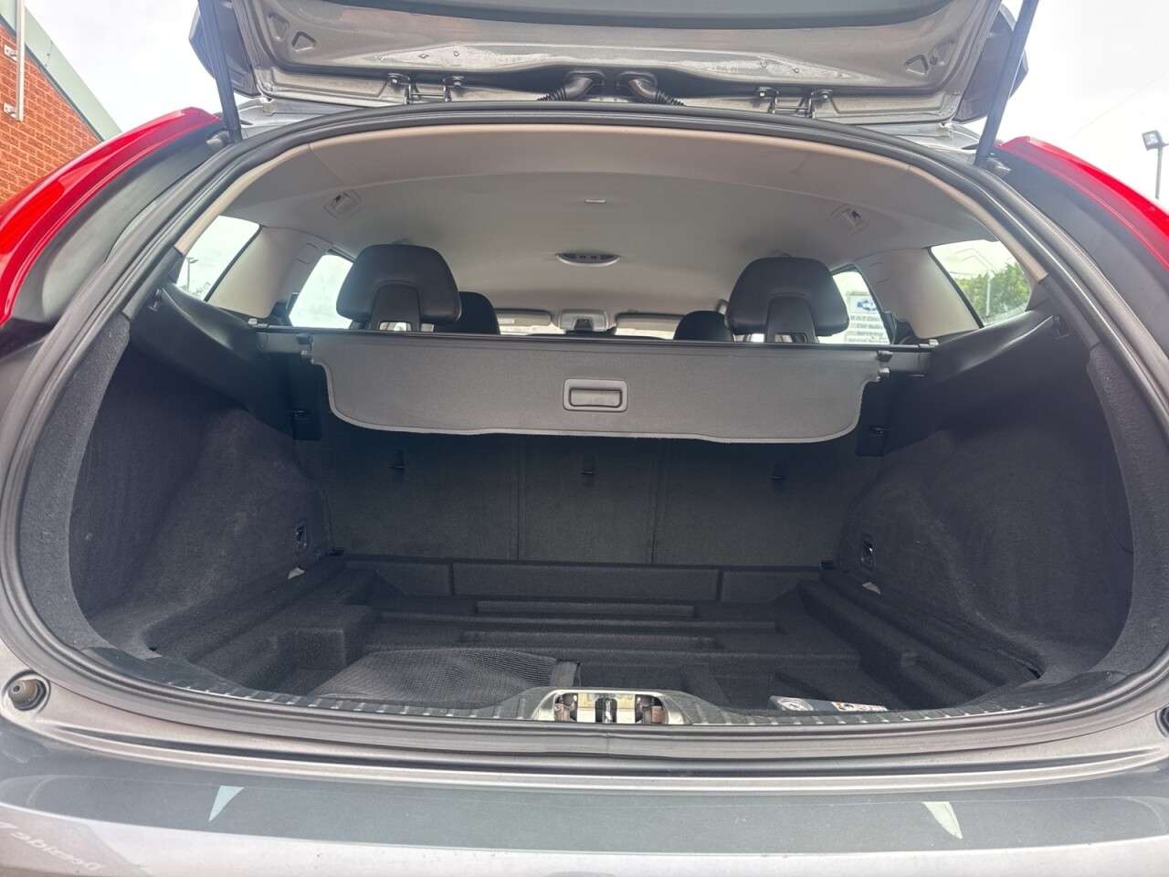 2017 VOLVO V60 2017 VOLVO V60
