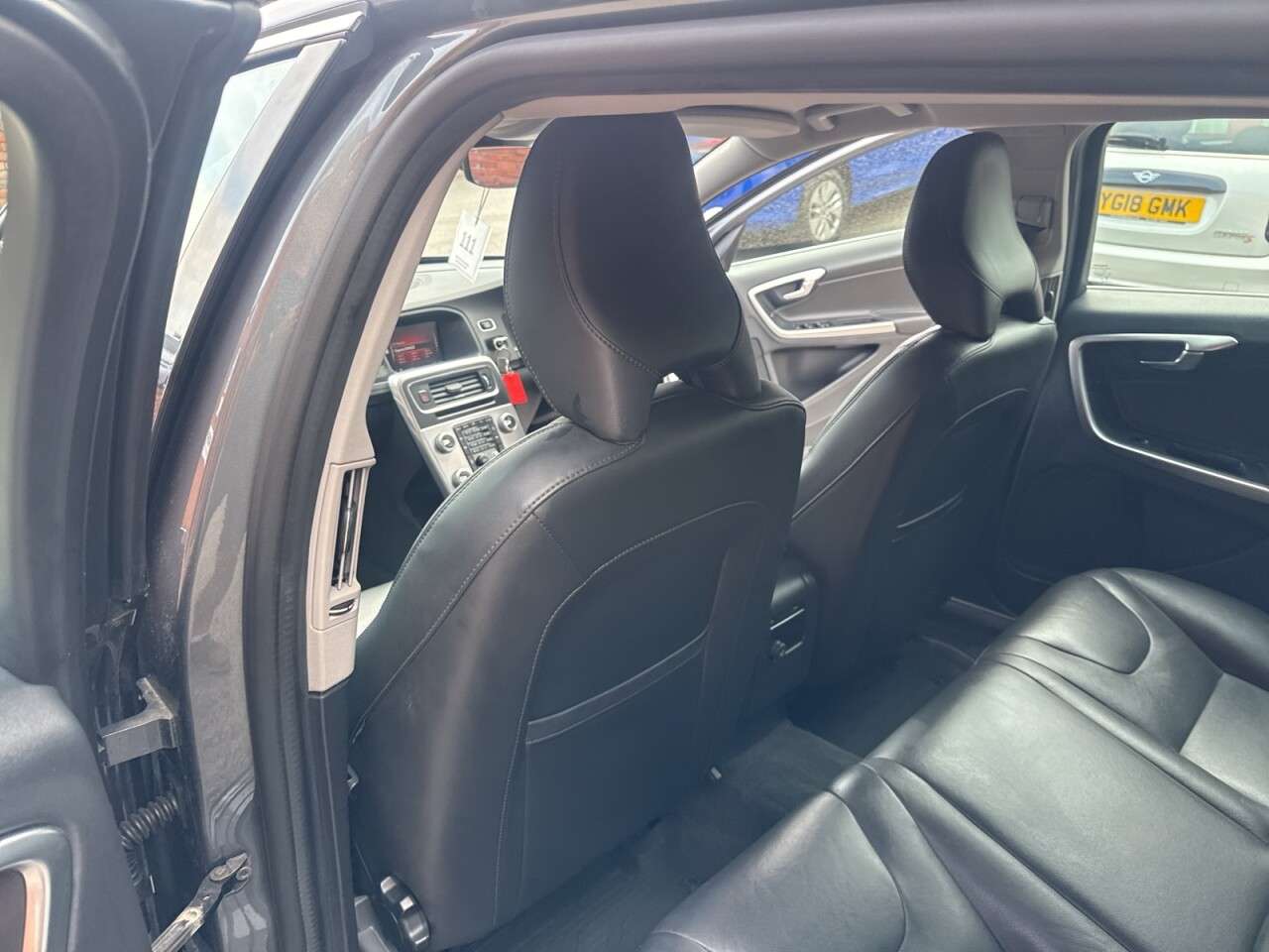 2017 VOLVO V60 2017 VOLVO V60