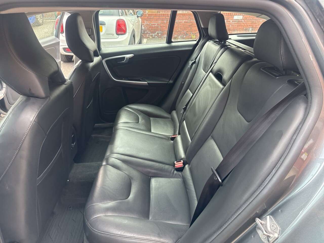 2017 VOLVO V60 2017 VOLVO V60