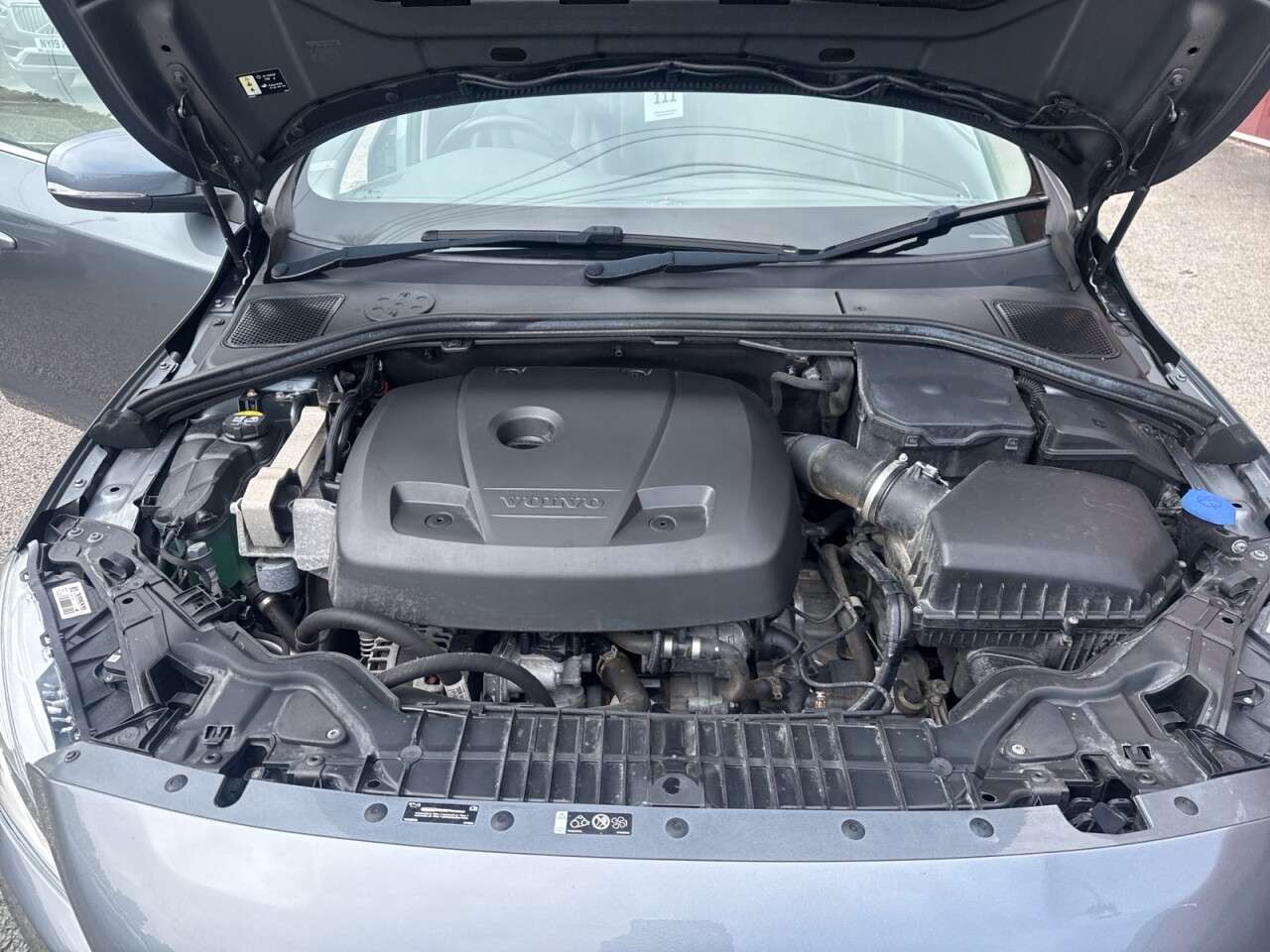 2017 VOLVO V60 2017 VOLVO V60